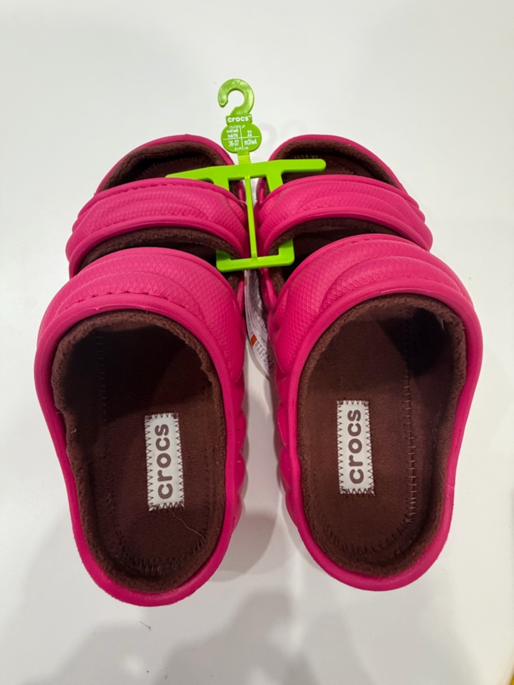 Crocs Classic Cozzzy Overpuff Sandals Dragon Fruit W6 NWT